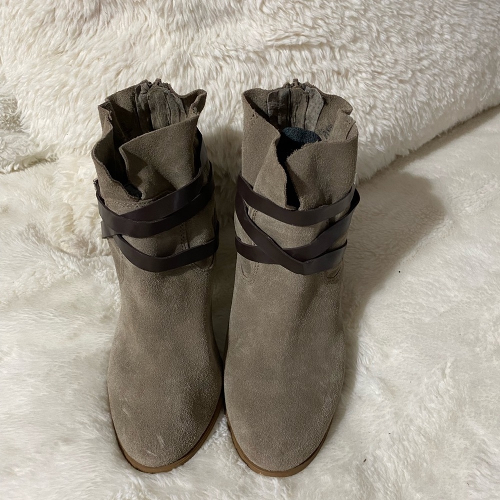 Carlos Santana Tan leather booties with brown strap accents